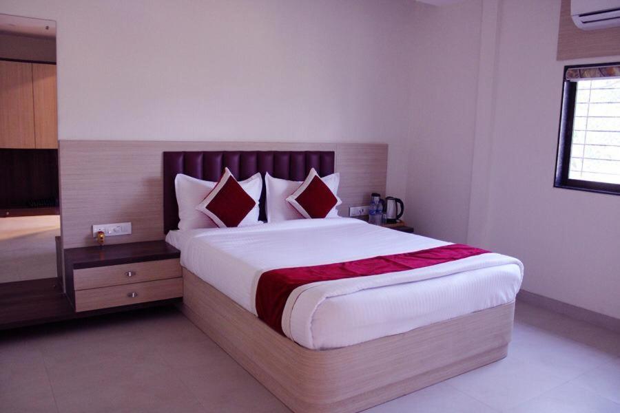 Hotel Saineel מומביי מראה חיצוני תמונה